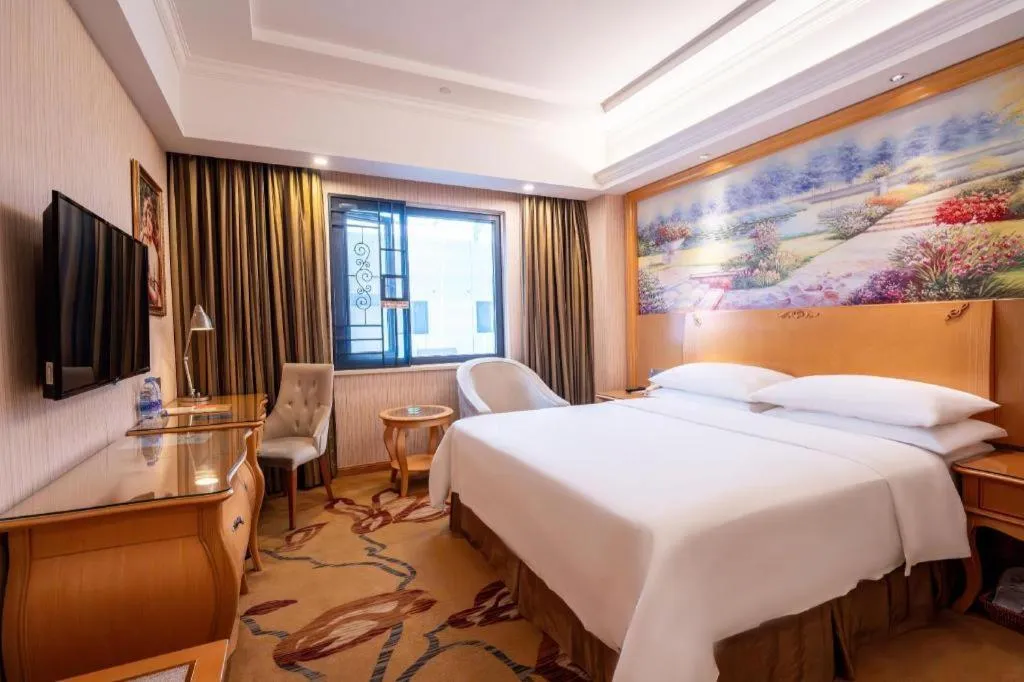 Bed in Vienna Hotel Guangdong Meizhou Fengshun