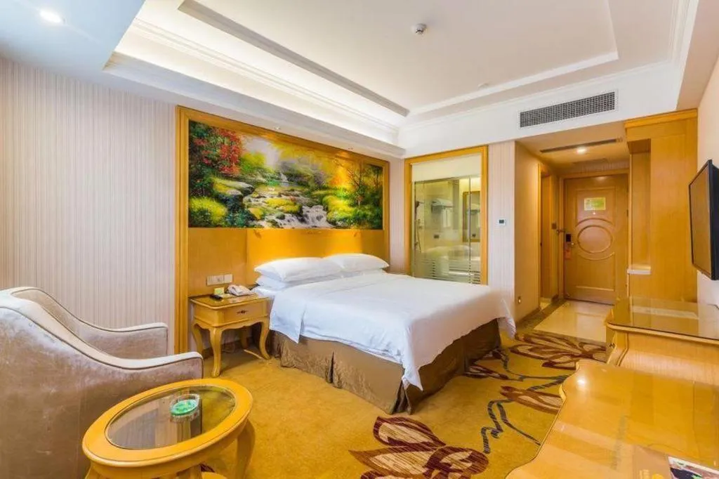 Bed in Vienna Hotel Guangdong Meizhou Fengshun