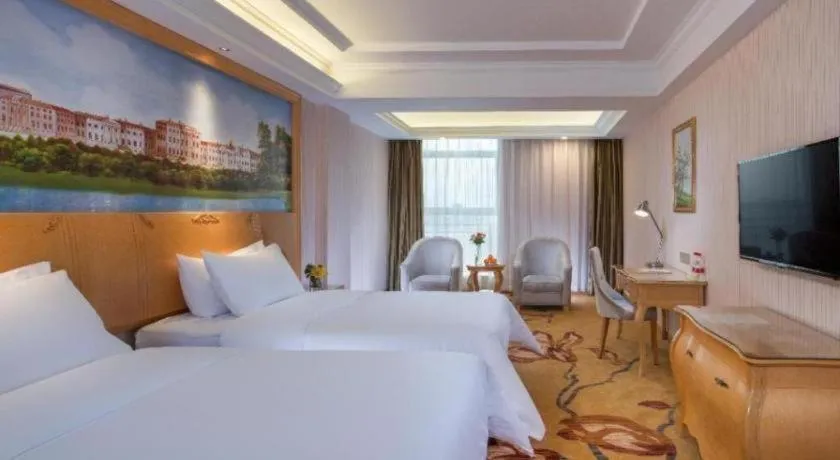 Bed in Vienna Hotel Guangdong Meizhou Fengshun