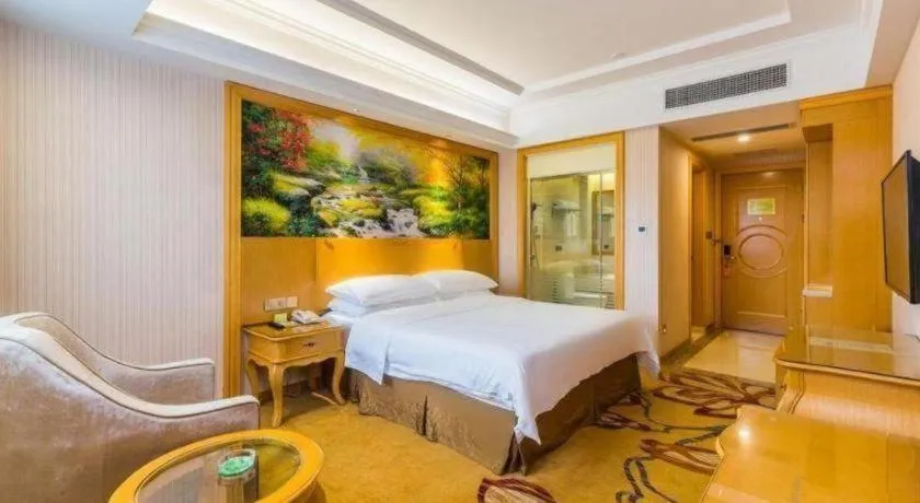 Bed in Vienna Hotel Guangdong Meizhou Fengshun