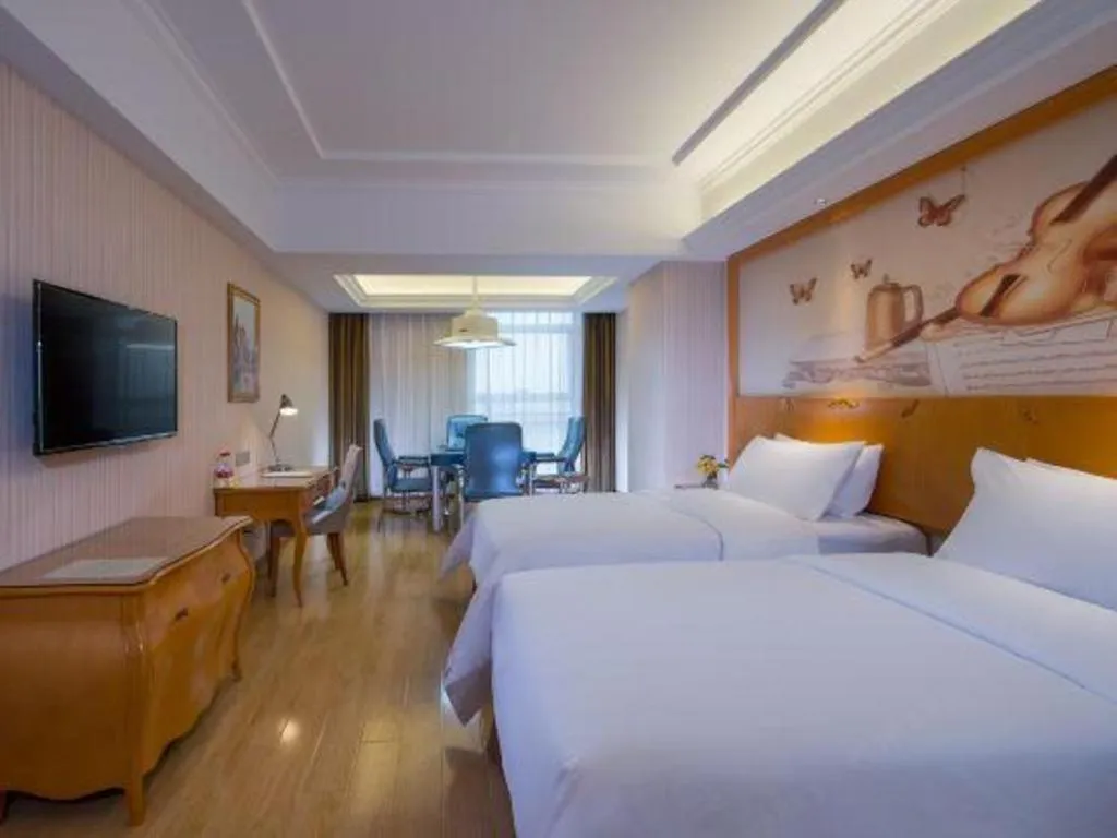 Bed in Vienna Hotel Guangdong Meizhou Fengshun