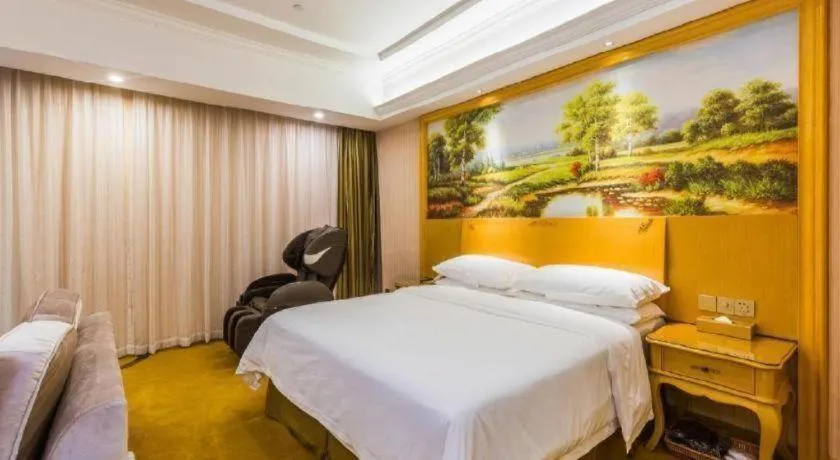 Bed in Vienna Hotel Guangdong Meizhou Fengshun