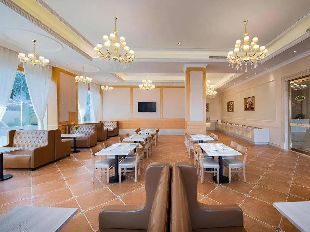 Vienna Hotel Guangdong Meizhou Fengshun