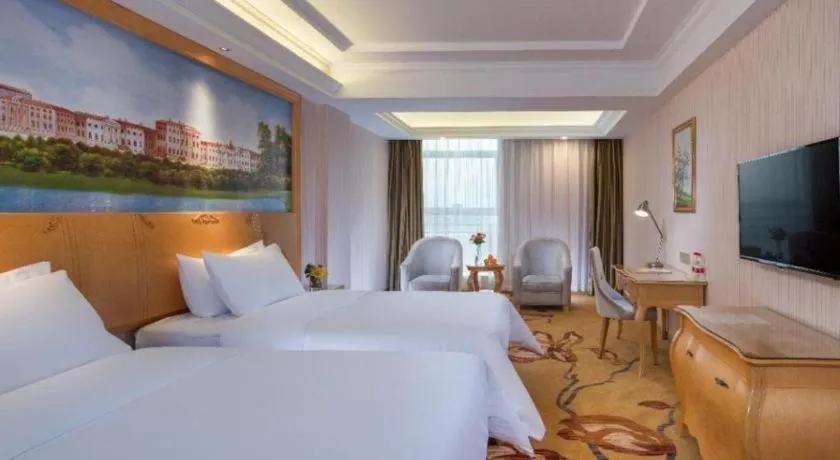 Bed in Vienna Hotel Guangdong Meizhou Fengshun