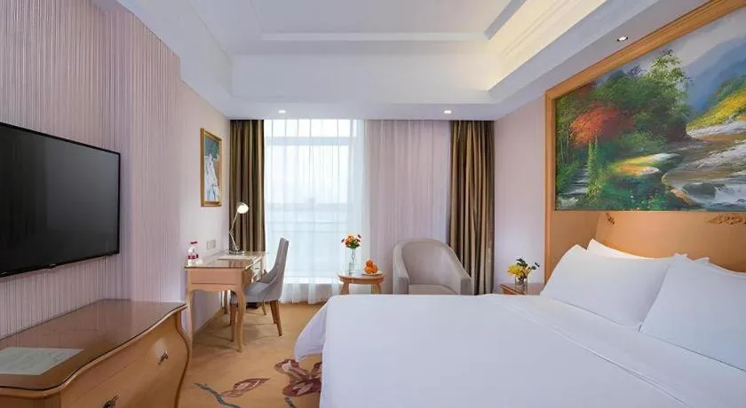 Bed in Vienna Hotel Guangdong Meizhou Fengshun