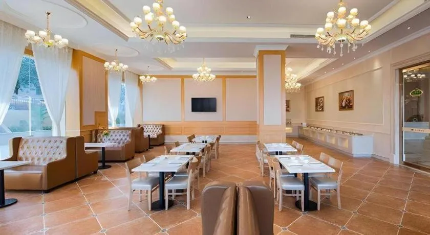 Vienna Hotel Guangdong Meizhou Fengshun