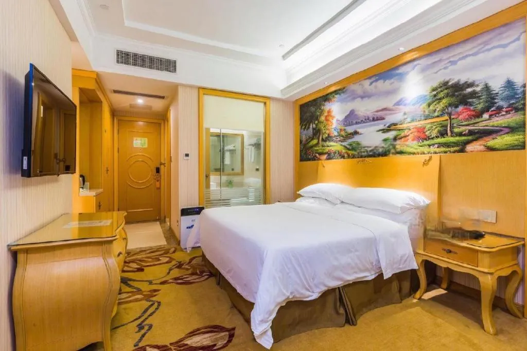 Bed in Vienna Hotel Guangdong Meizhou Fengshun