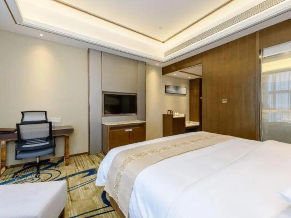 Bed in Venus Royal Hotel Nanning East High-Speed Railway Station