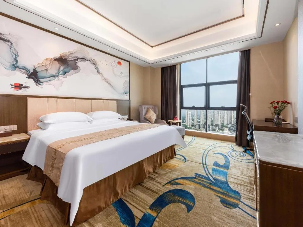 Bed in Venus Royal Hotel Nanning East High-Speed Railway Station