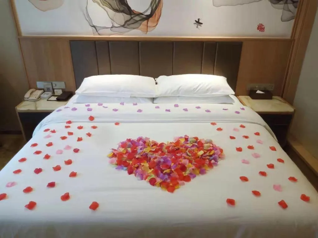 Bed in Venus Royal Hotel Nanning East High-Speed Railway Station