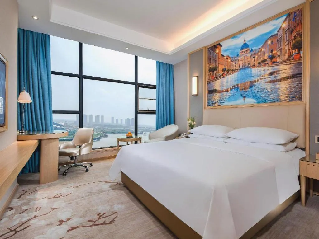 Bed in Vienna Hotel Guangdong Zhaoqing East Station Dinghu Mountain Scenic Area