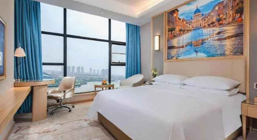 Bed in Vienna Hotel Guangdong Zhaoqing East Station Dinghu Mountain Scenic Area