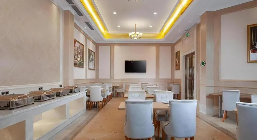 Vienna Hotel Guangdong Zhaoqing East Station Dinghu Mountain Scenic Area