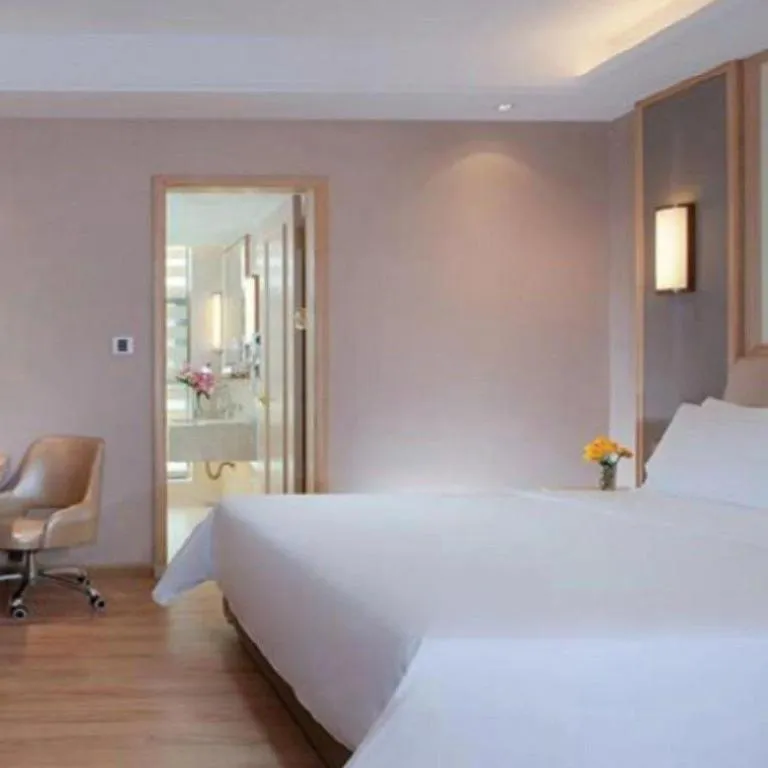 Bed in Vienna Hotel Guangdong Zhaoqing East Station Dinghu Mountain Scenic Area