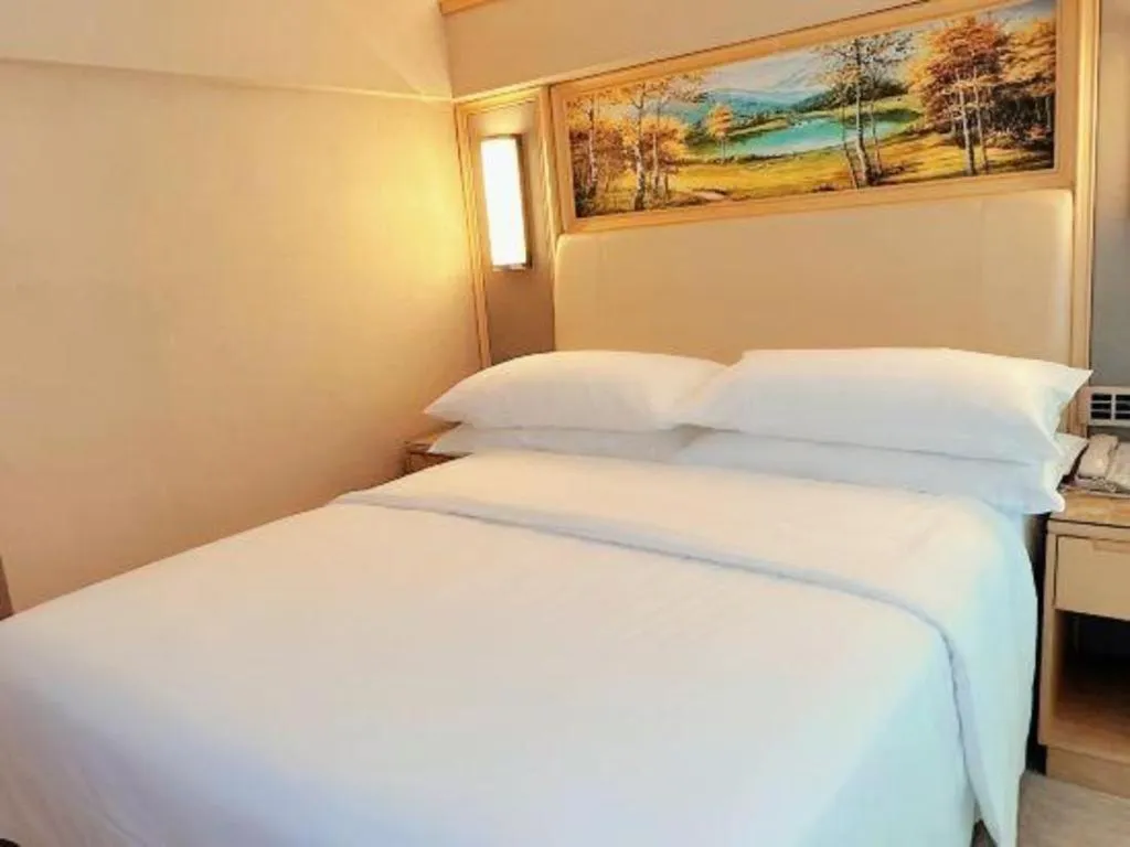 Bed in Vienna Hotel Guangdong Zhaoqing East Station Dinghu Mountain Scenic Area