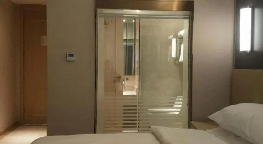 Bed in Vienna Hotel Yunnan Lijiang Ancient City