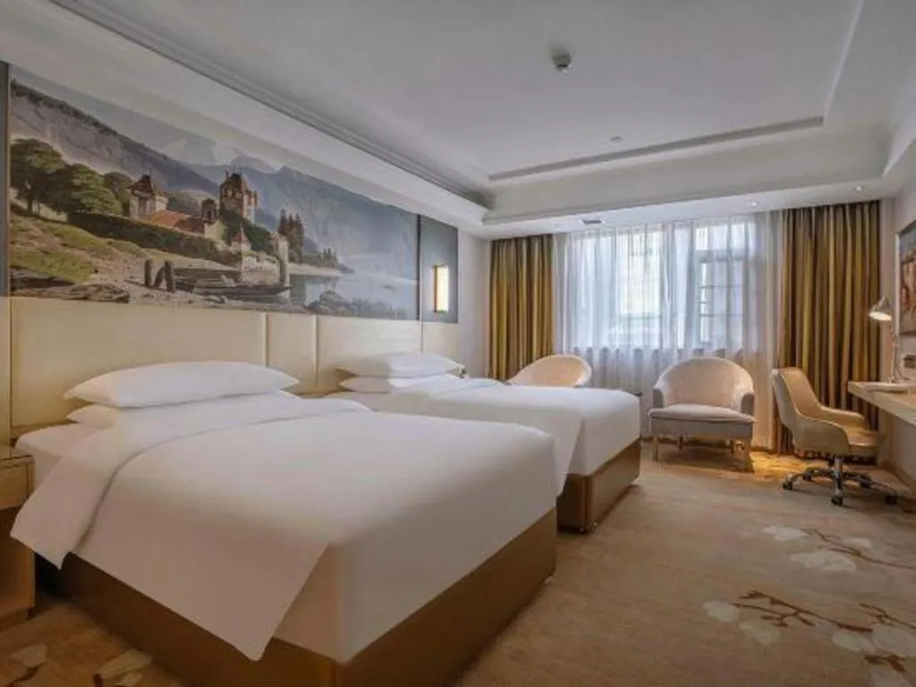 Bed in Vienna Hotel Yunnan Lijiang Ancient City