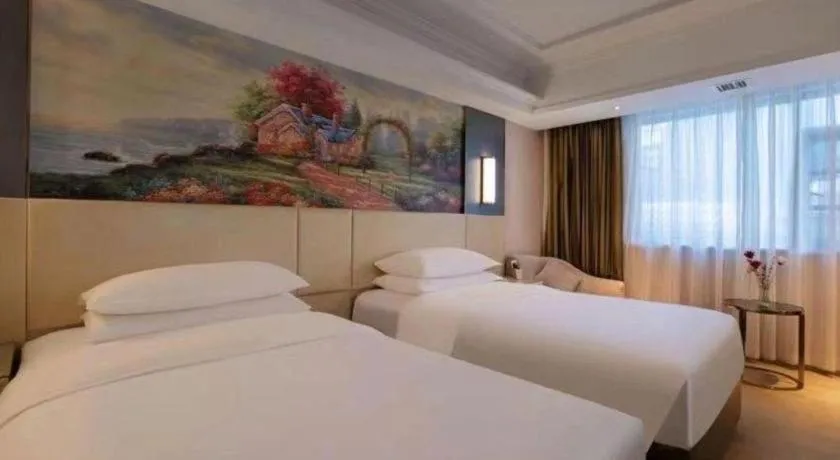 Bed in Vienna Hotel Yunnan Lijiang Ancient City