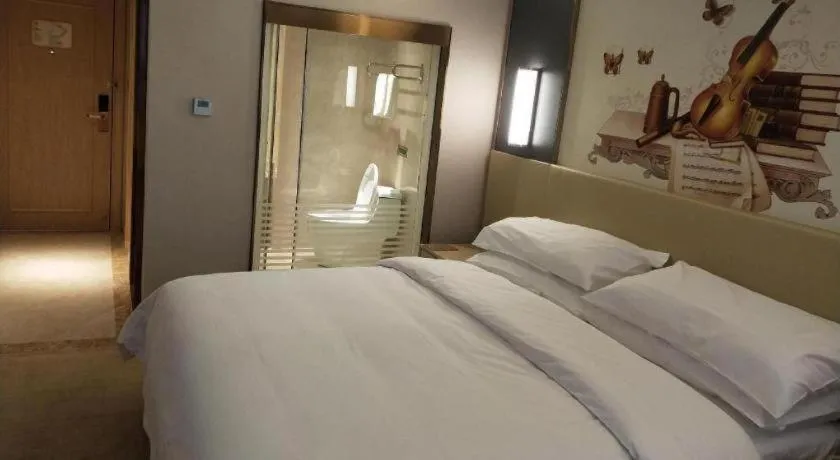 Bed in Vienna Hotel Yunnan Lijiang Ancient City