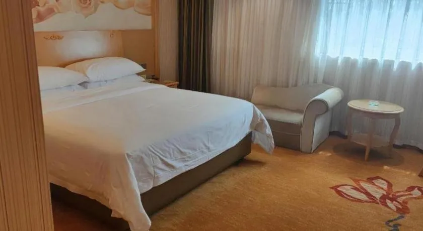 Bed in Vienna Hotel Hunan Jishou Fenghuang Ancient City