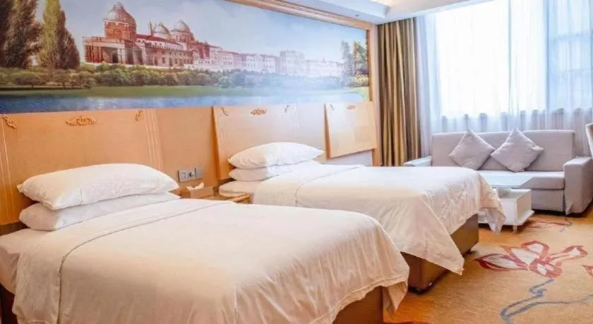 Bed in Vienna Hotel Hunan Jishou Fenghuang Ancient City