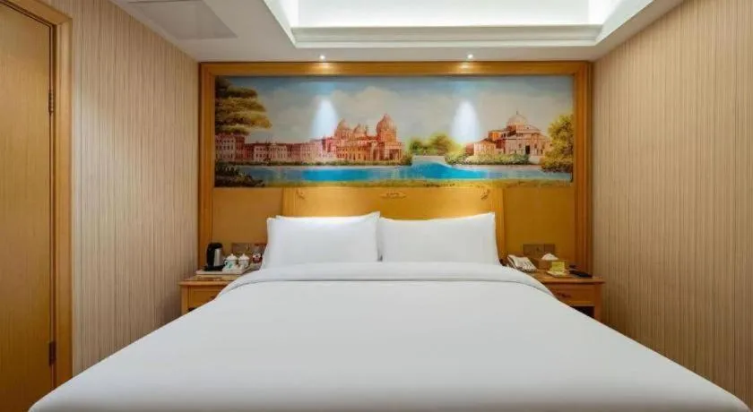 Bed in Vienna Hotel Hunan Jishou Fenghuang Ancient City