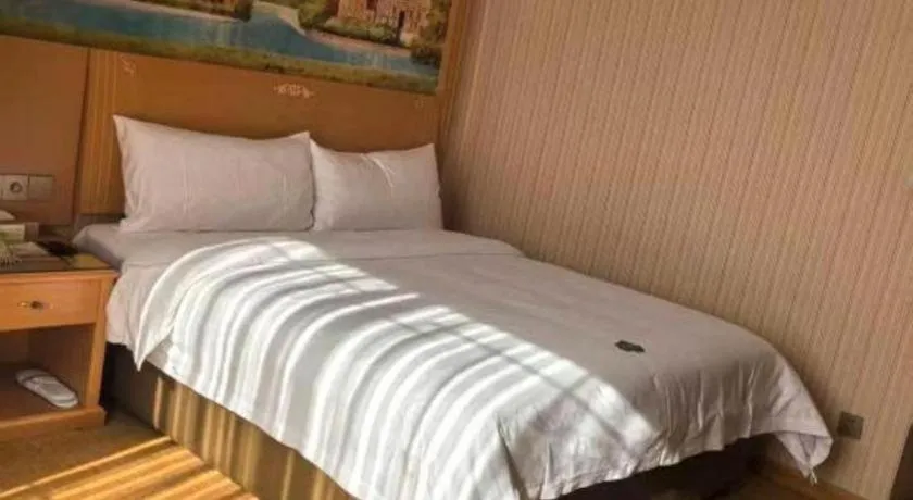 Bed in Vienna Hotel Hunan Jishou Fenghuang Ancient City