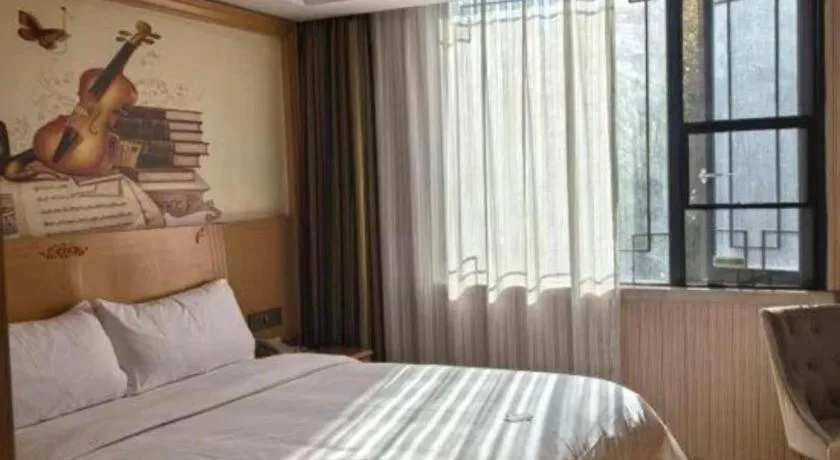 Bed in Vienna Hotel Hunan Jishou Fenghuang Ancient City