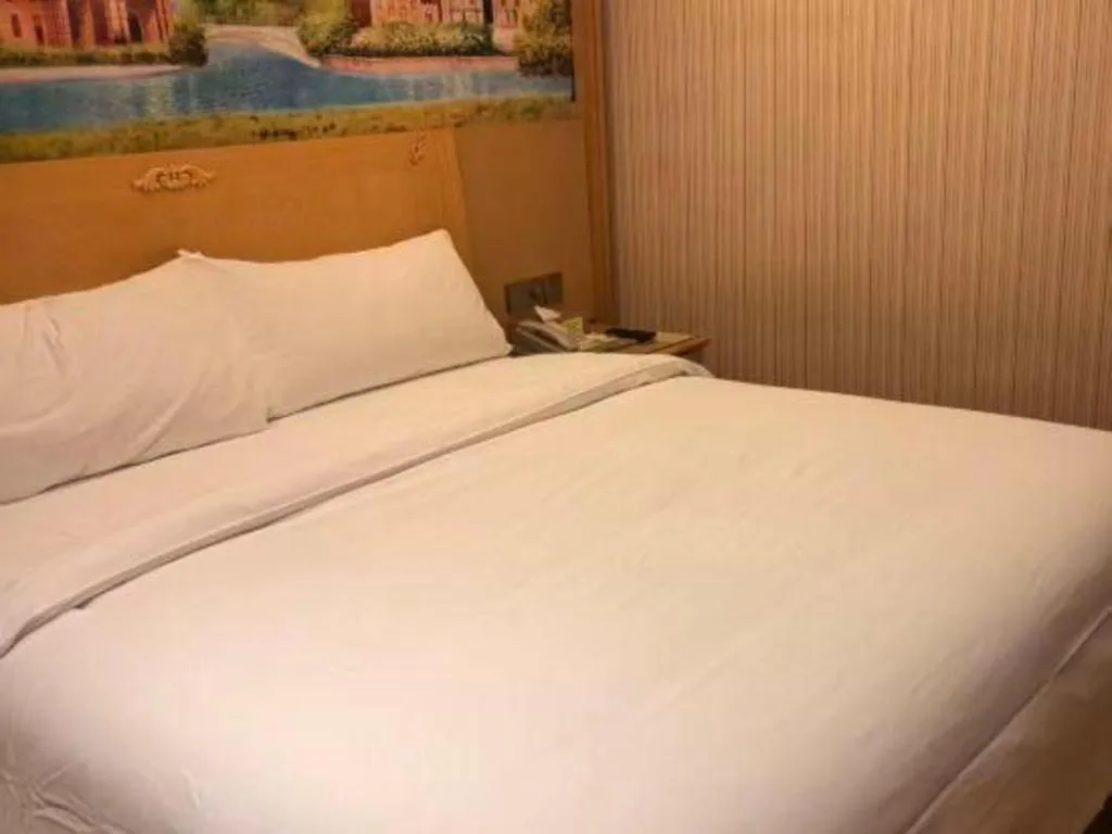 Bed in Vienna Hotel Hunan Jishou Fenghuang Ancient City