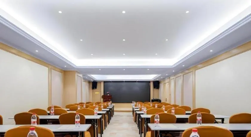 Vienna Hotel Anhui Fuyang Funan Bailing Apartment