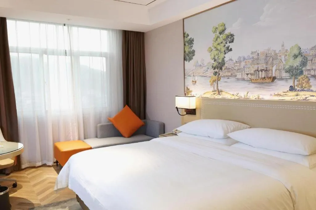 Bed in Vienna Hotel Guangxi Baise Xilin County Juting Cultural Arts Center