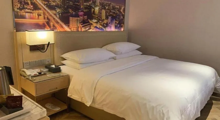 Bed in Vienna Hotel Guangxi Baise Xilin County Juting Cultural Arts Center