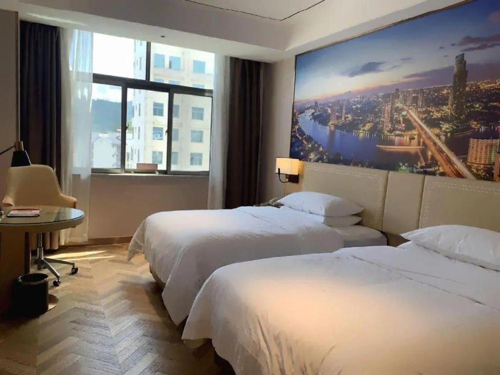 Bed in Vienna Hotel Guangxi Baise Xilin County Juting Cultural Arts Center