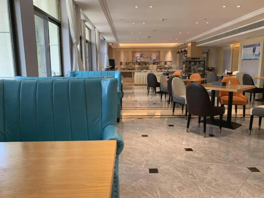 Vienna Hotel Guangxi Baise Xilin County Juting Cultural Arts Center