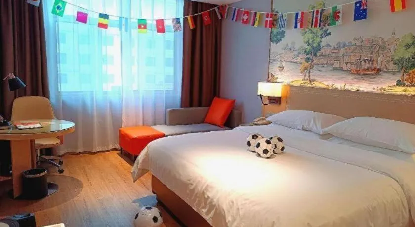 Bed in Vienna Hotel Guangxi Baise Xilin County Juting Cultural Arts Center