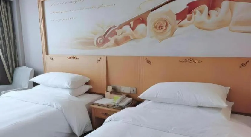 Bed in Vienna Hotel Guangdong Shaoguan Ruyuan Yao Cultural Square