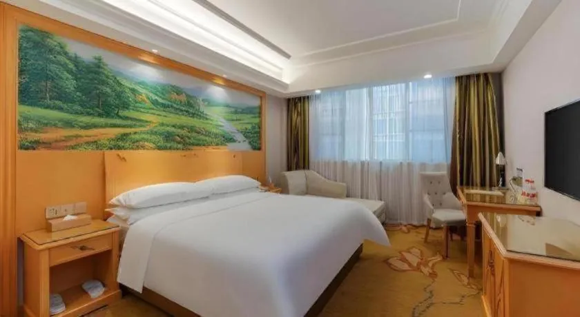 Bed in Vienna Hotel Guangdong Shaoguan Ruyuan Yao Cultural Square