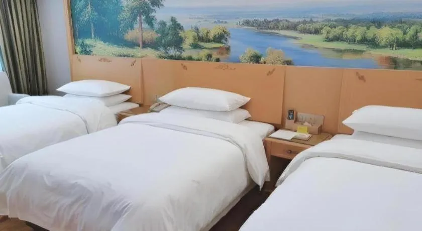 Bed in Vienna Hotel Guangdong Shaoguan Ruyuan Yao Cultural Square