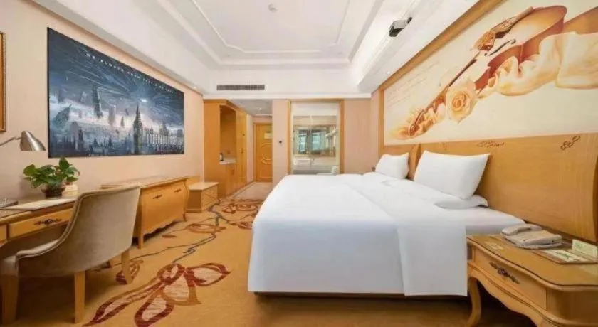 Bed in Vienna Hotel Guangdong Shaoguan Ruyuan Yao Cultural Square