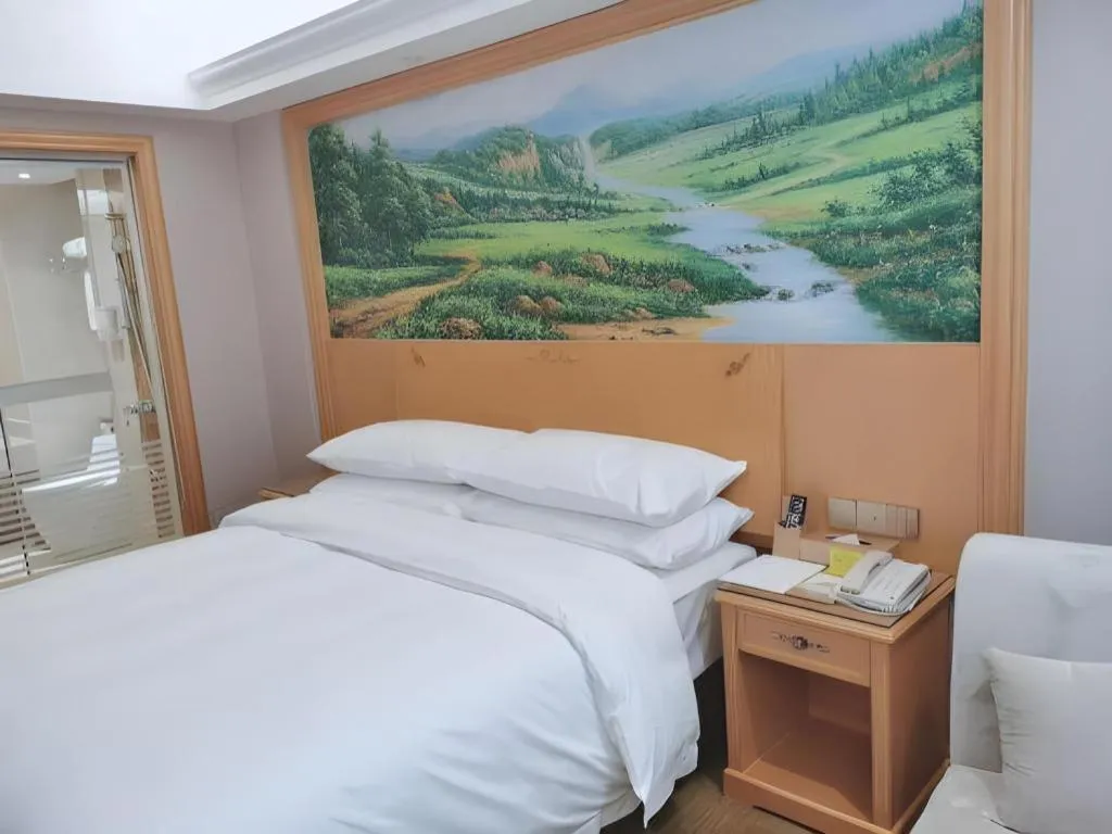 Bed in Vienna Hotel Guangdong Shaoguan Ruyuan Yao Cultural Square