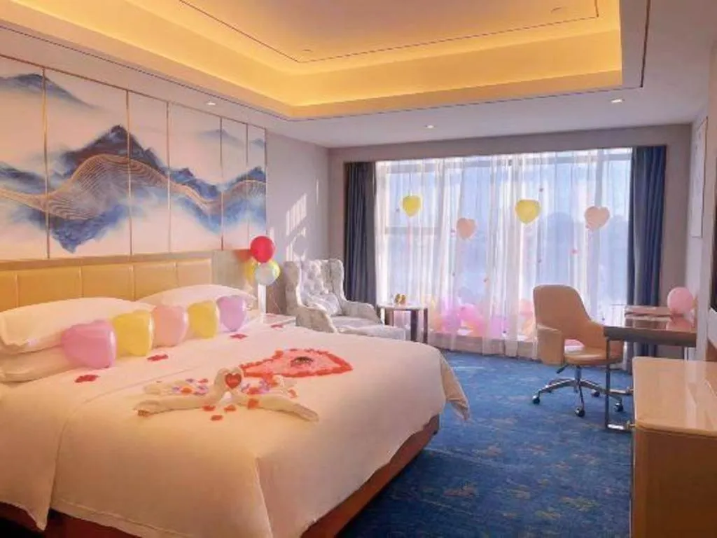 Bed in Venus Royal Hotel Guangxi Wuzhou Sanqicheng Meiguihu Park