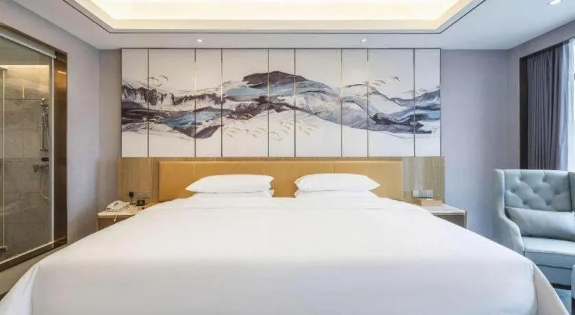 Bed in Venus Royal Hotel Guangxi Wuzhou Sanqicheng Meiguihu Park