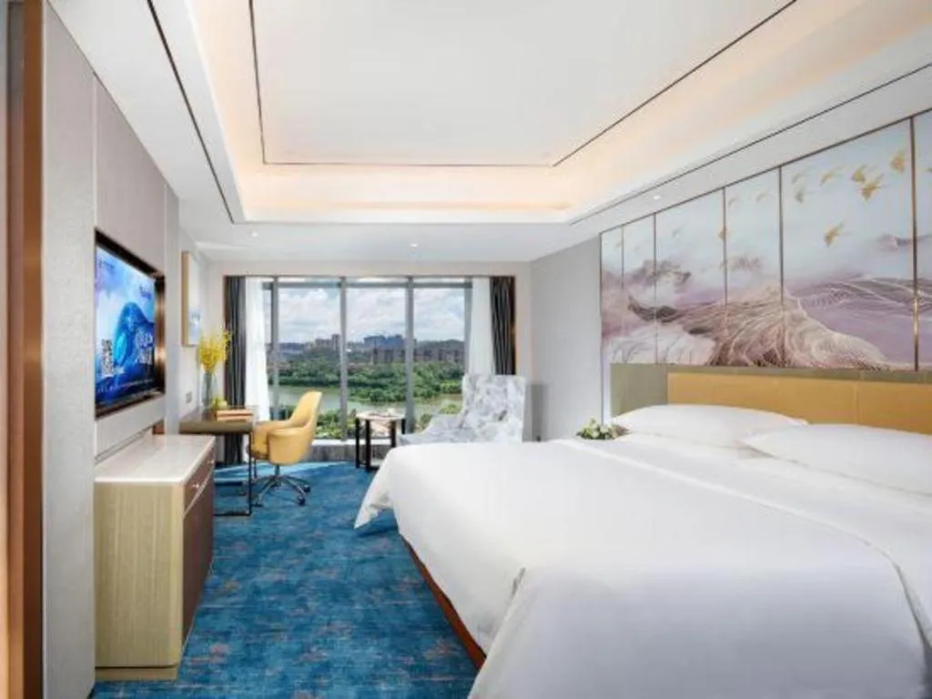 Bed in Venus Royal Hotel Guangxi Wuzhou Sanqicheng Meiguihu Park