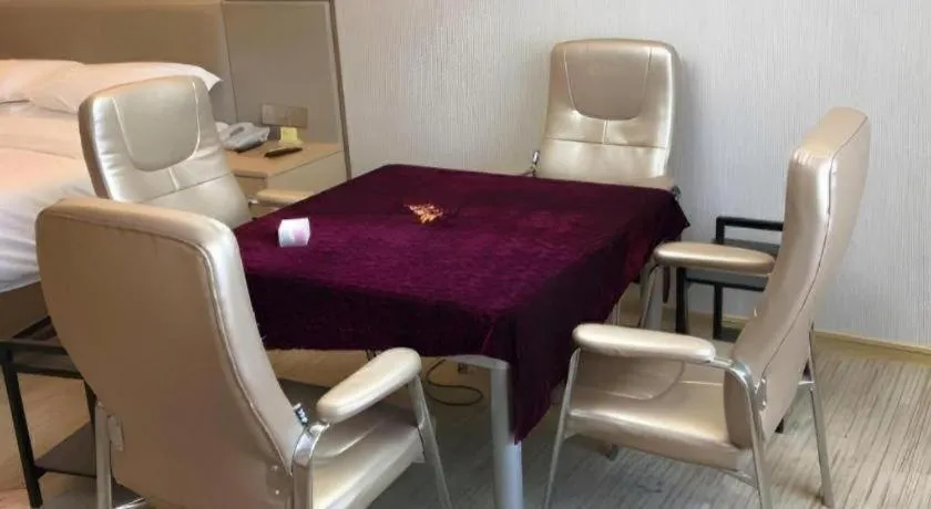 Vienna Hotel Anhui Taihe Baitai Xingma International