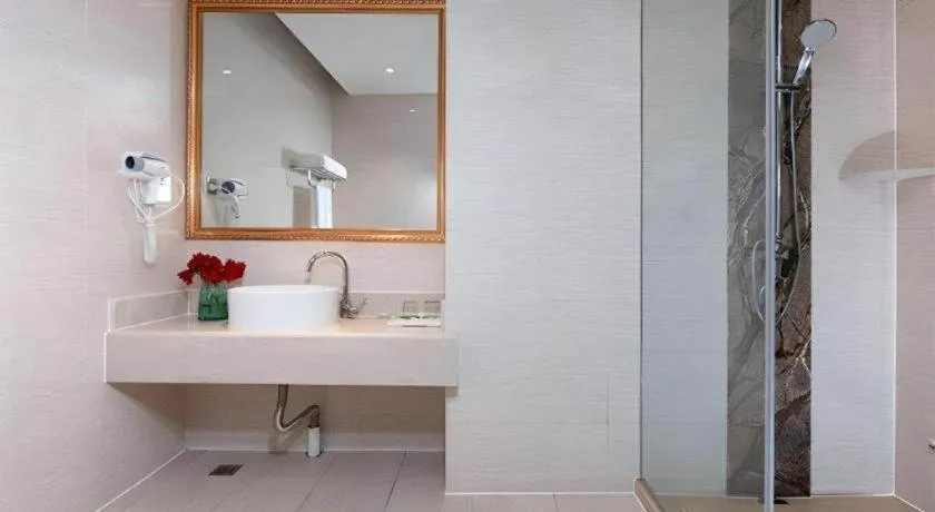 Vienna Hotel Anhui Taihe Baitai Xingma International