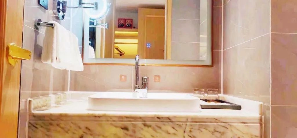 Vienna Hotel Sichuan Hejiang Yangtze River Bridge