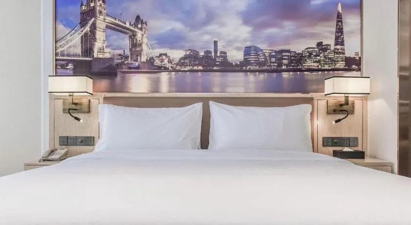 Bed in Vienna Hotel Sichuan Hejiang Yangtze River Bridge