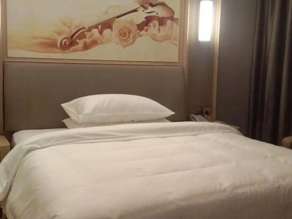 Bed in Vienna Hotel Zhejiang Lishui Qingtian Post Building
