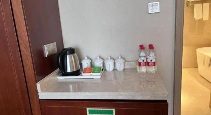 Vienna Hotel Xinfeng West High-Speed Railway Station