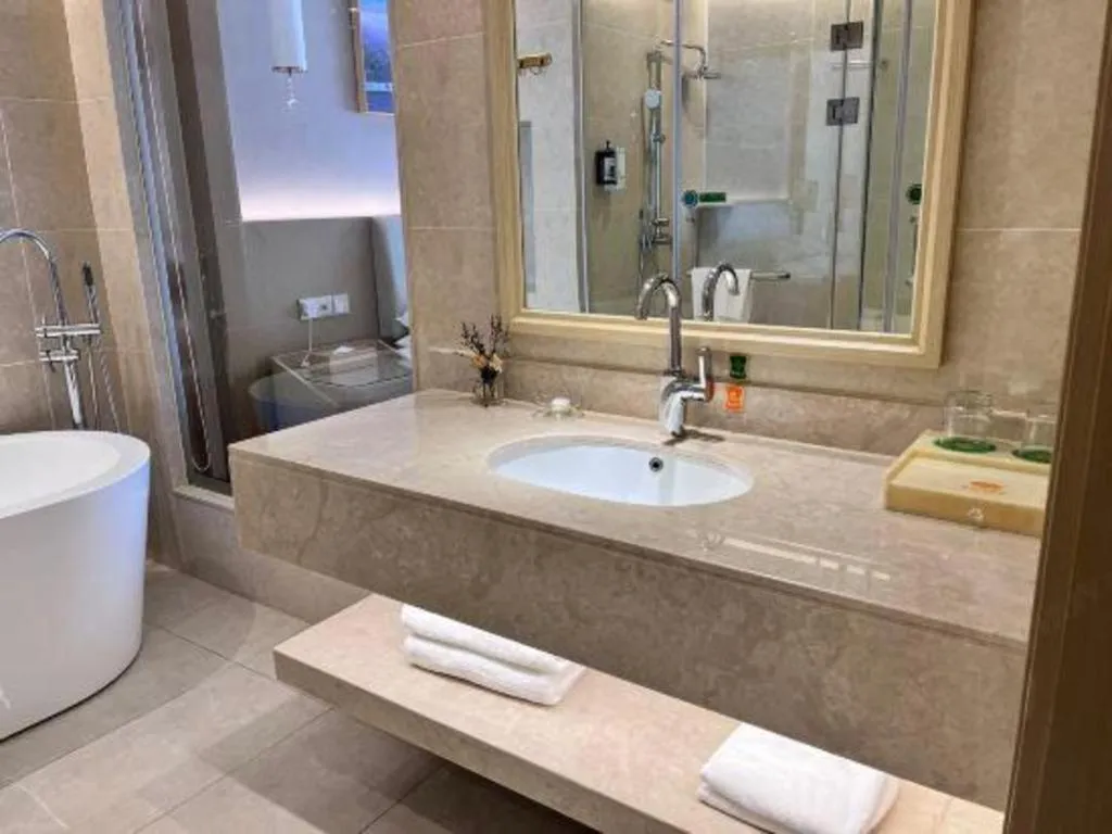 Vienna Hotel Xinfeng West High-Speed Railway Station